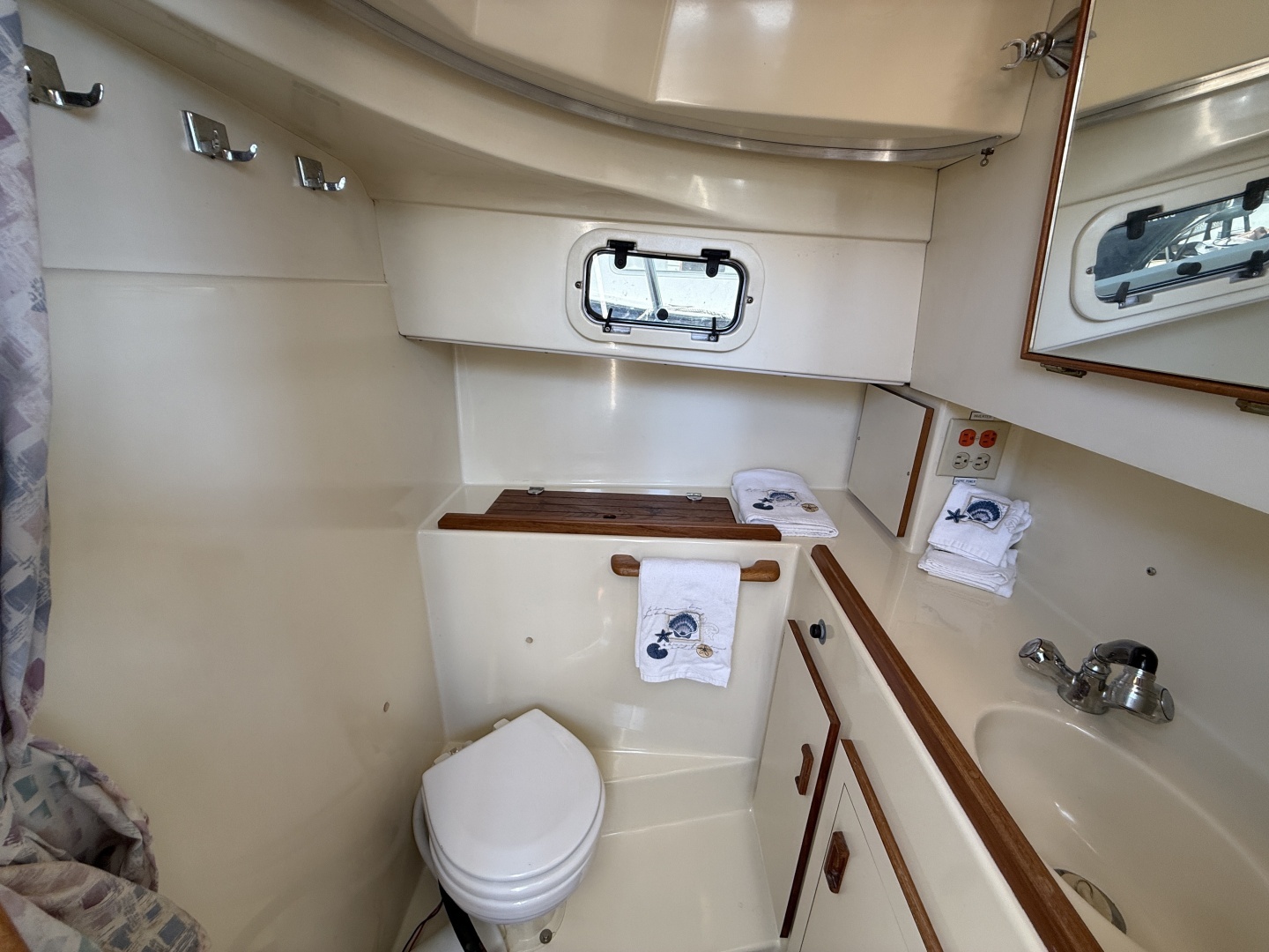 1994 Camano 31 Troll - Image 47