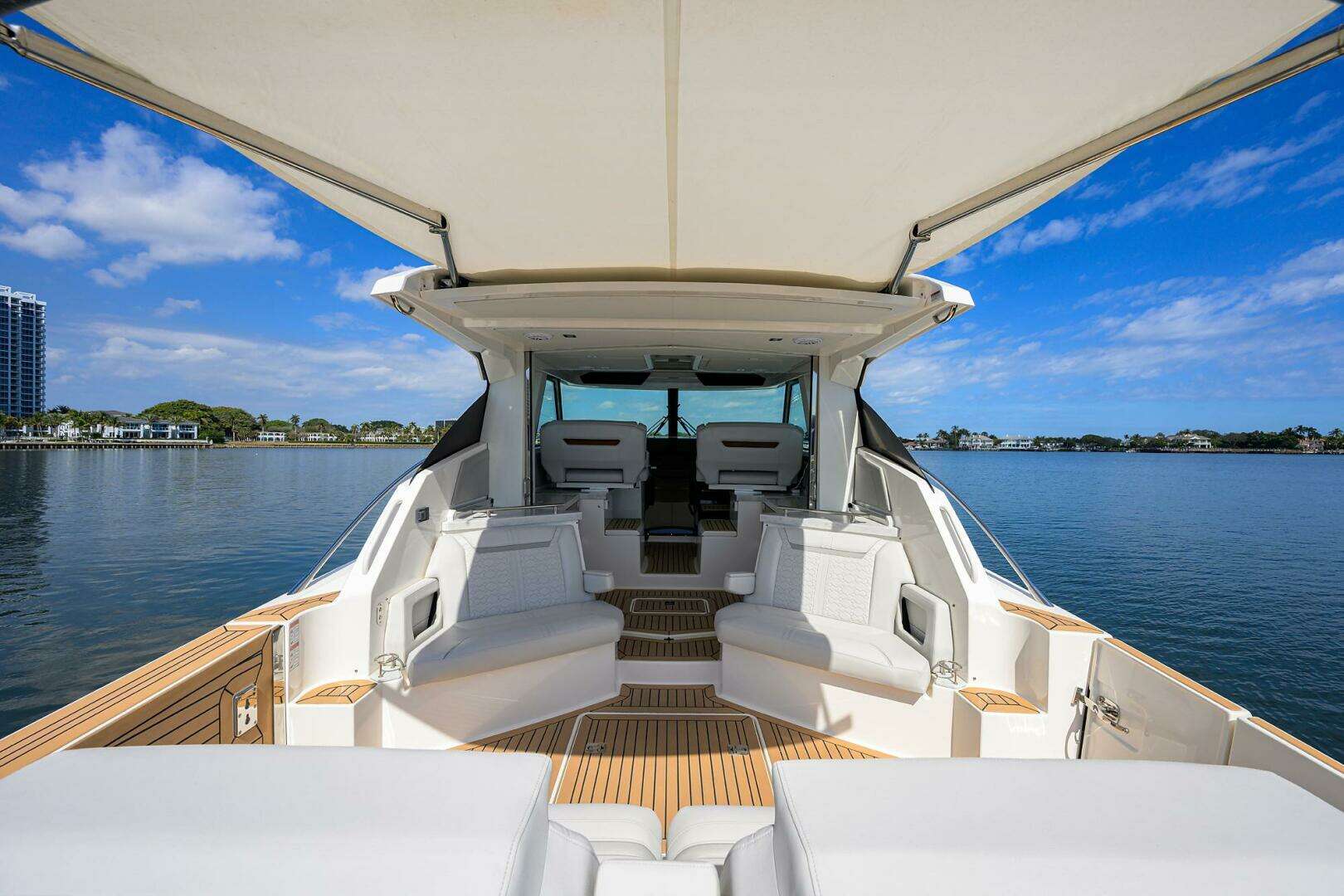 2022 Tiara Yachts 43 LE - Image 41