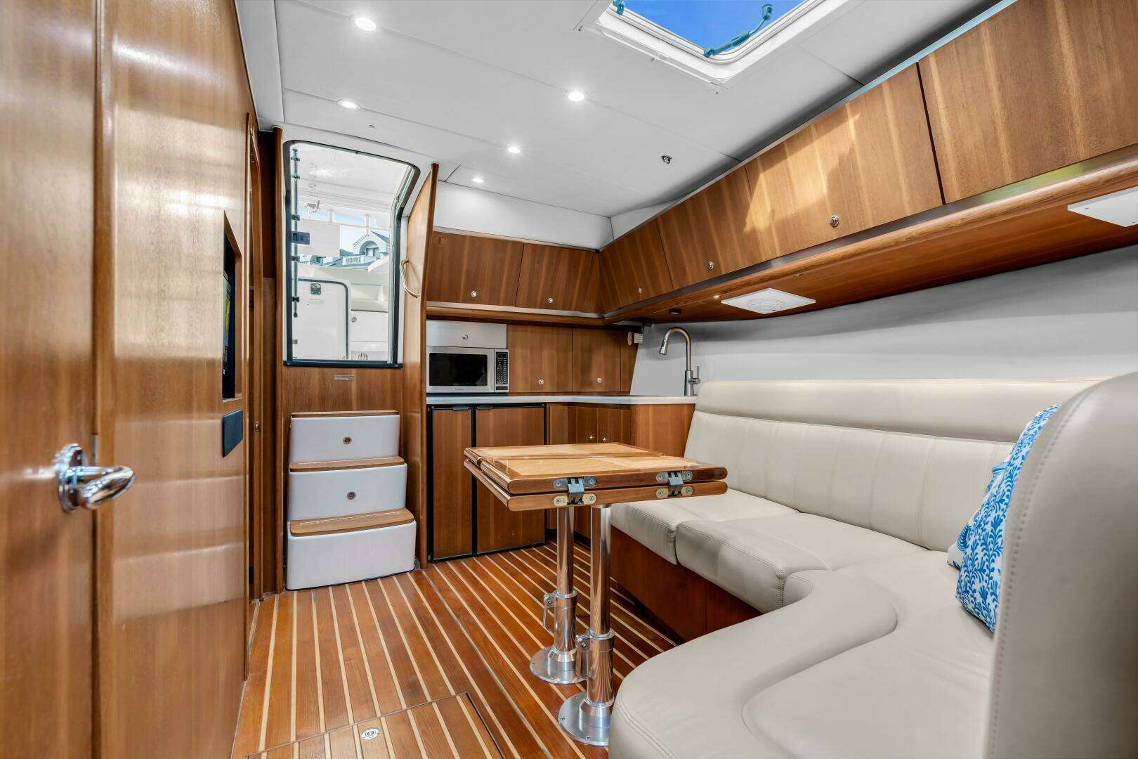 2006 Tiara Yachts 4200 Open - Image 37