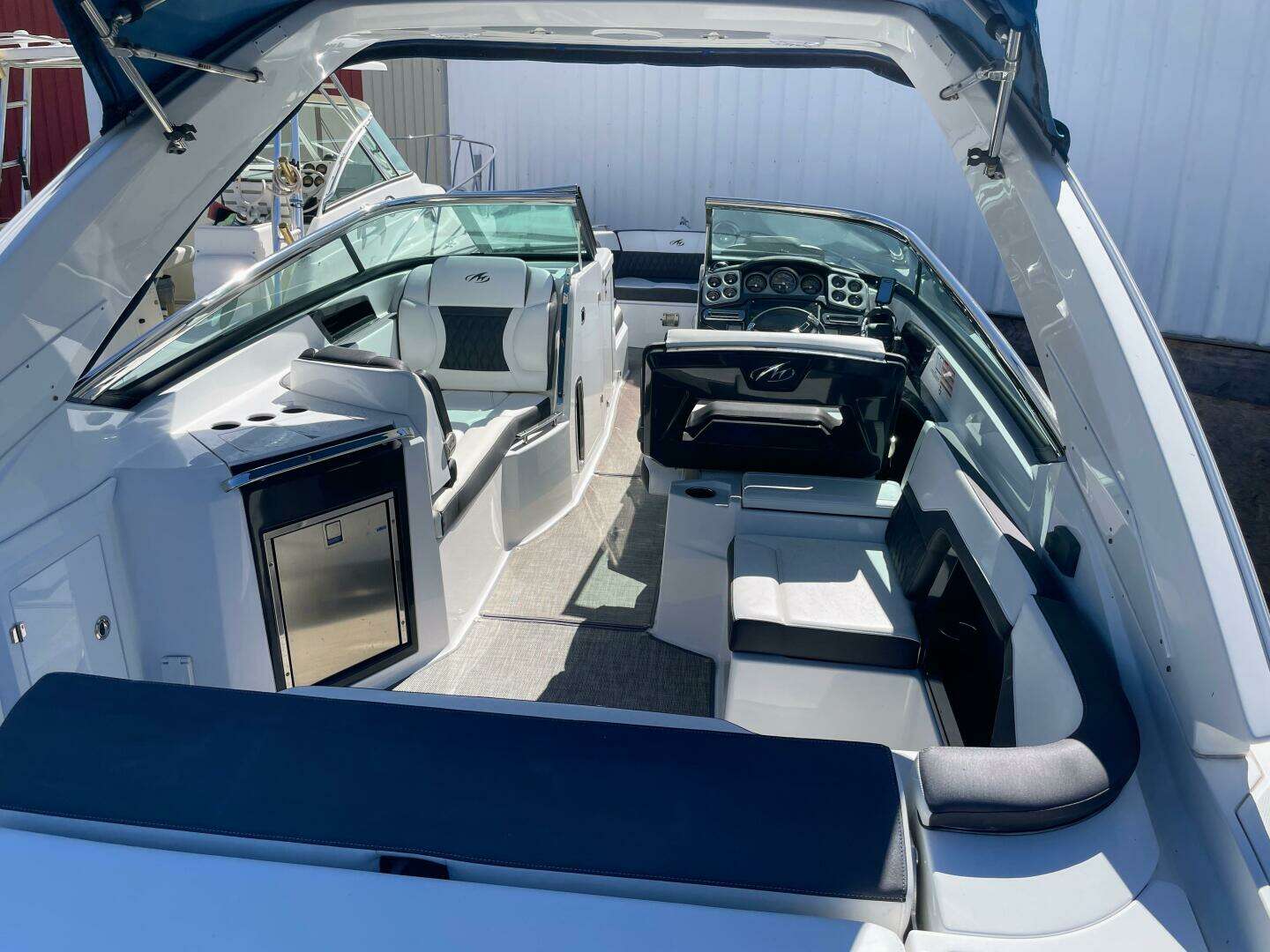 2019 Monterey 328SS - Image 12