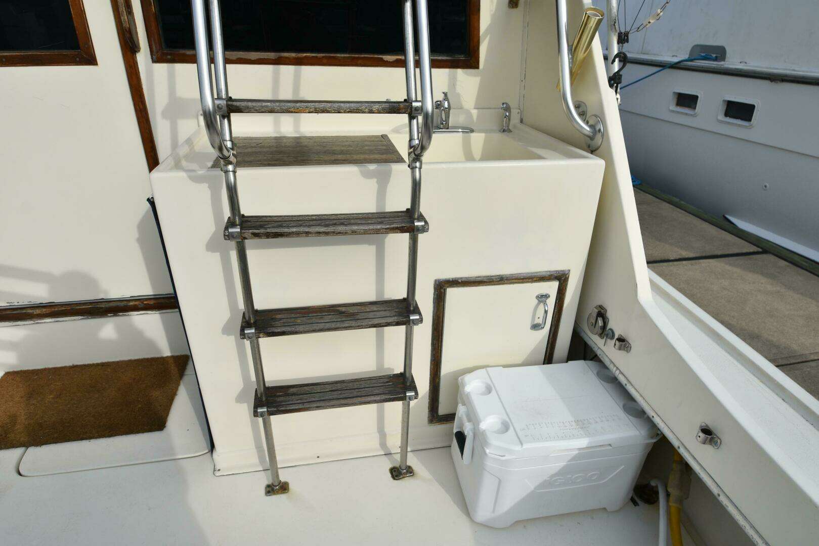 1978 Hatteras 46 Convertible - Image 10