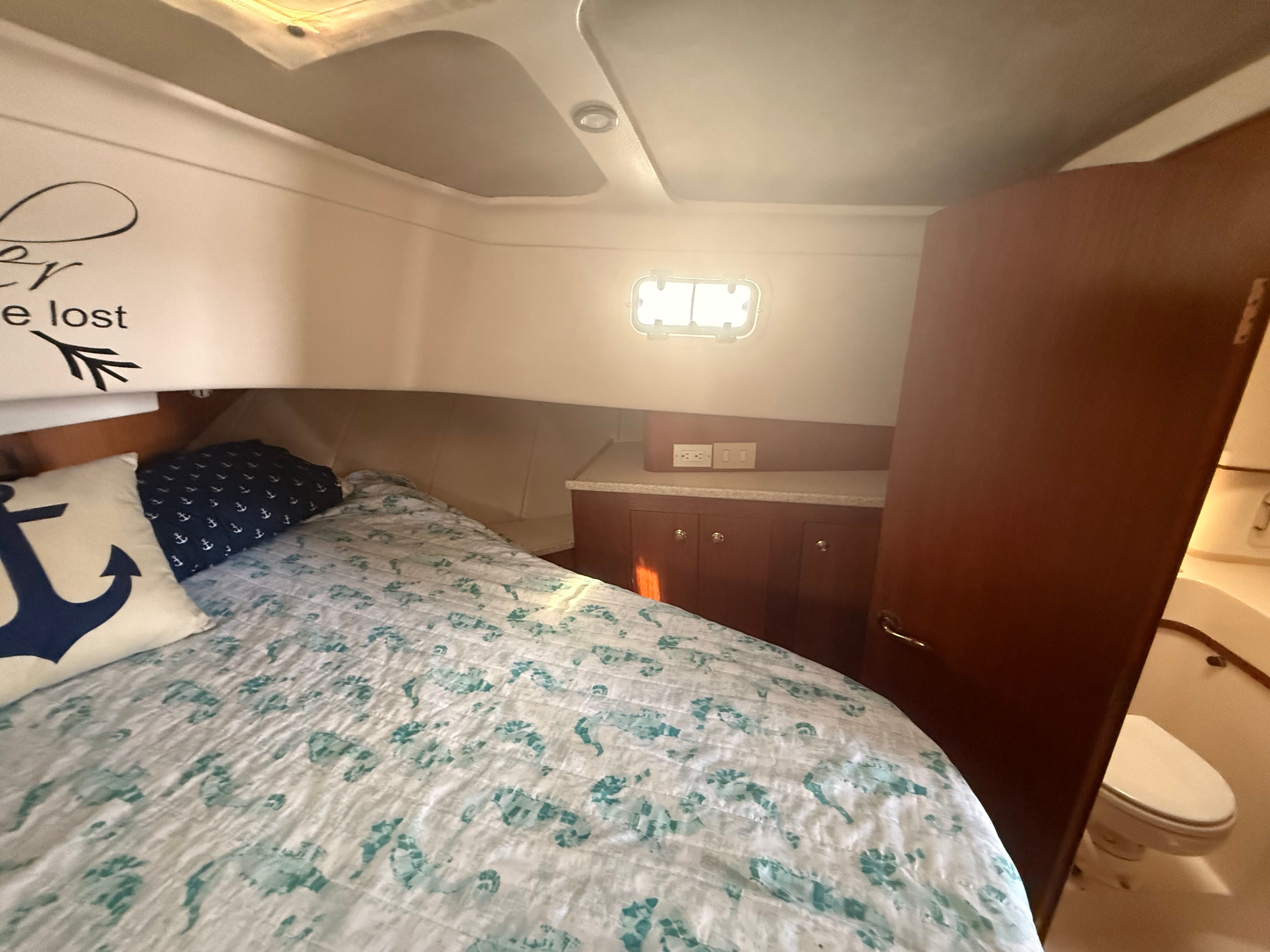 2000 Mainship 390 Trawler - 40