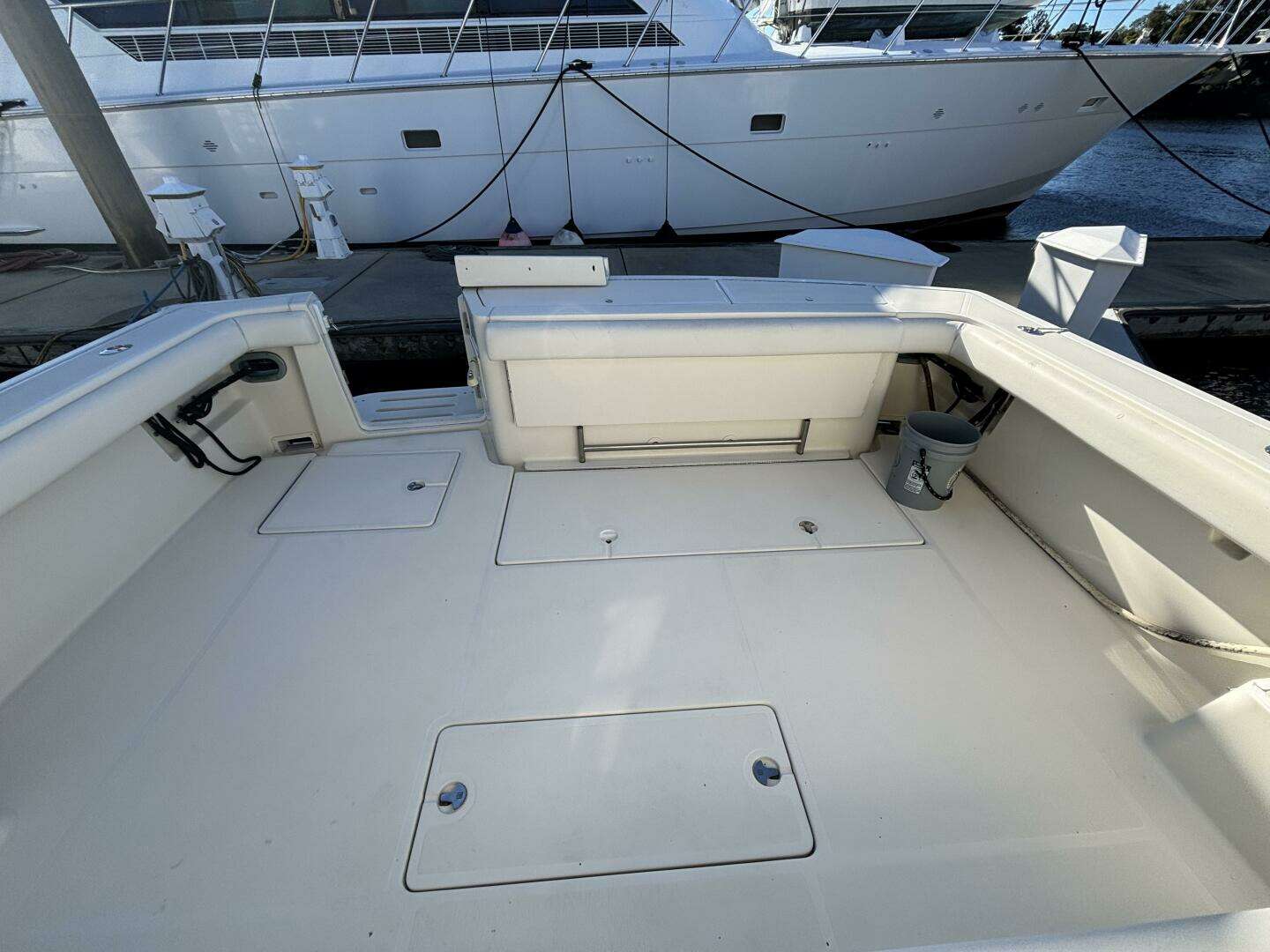 1993 Tiara Yachts 4300 Convertible - Image 15
