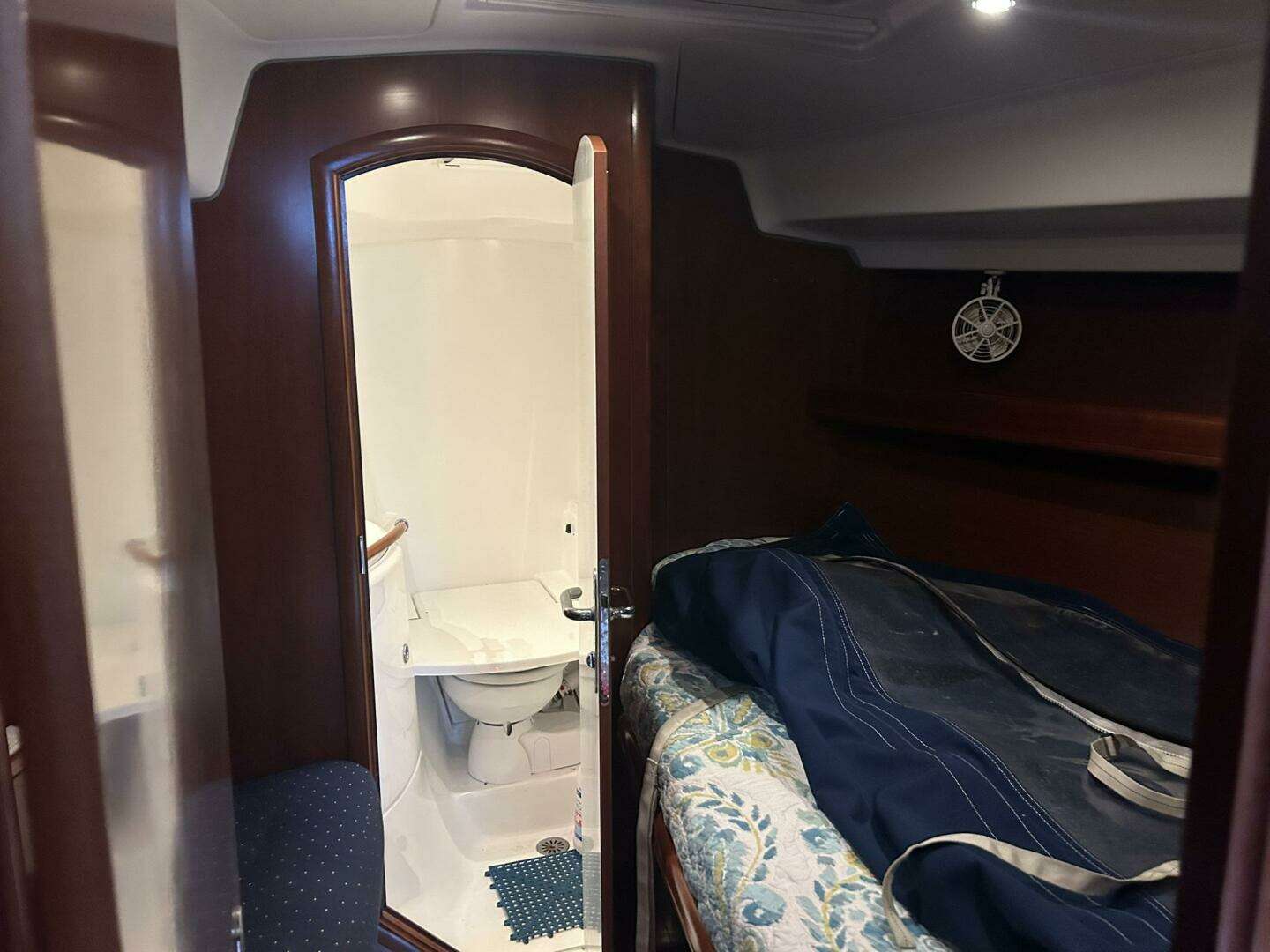 2003 Beneteau 42cc - Image 32