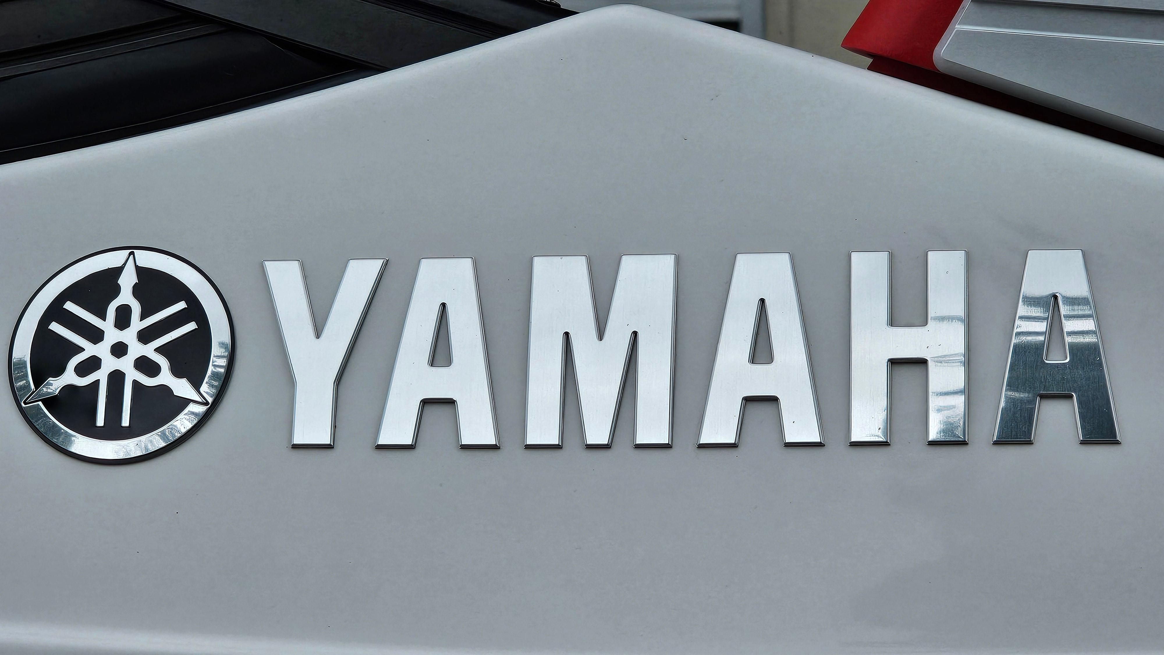 Close-up of Yamaha logo on 2018 Yamaha Boats 212 X.