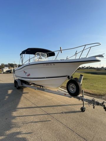 2001 Seaswirl 2301 Center Console - 3