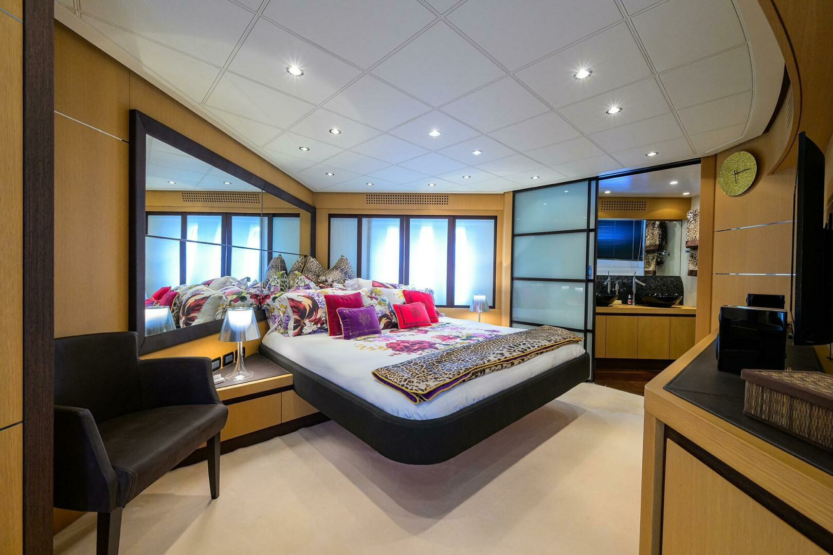 2009 Pershing 90 Express - Image 21