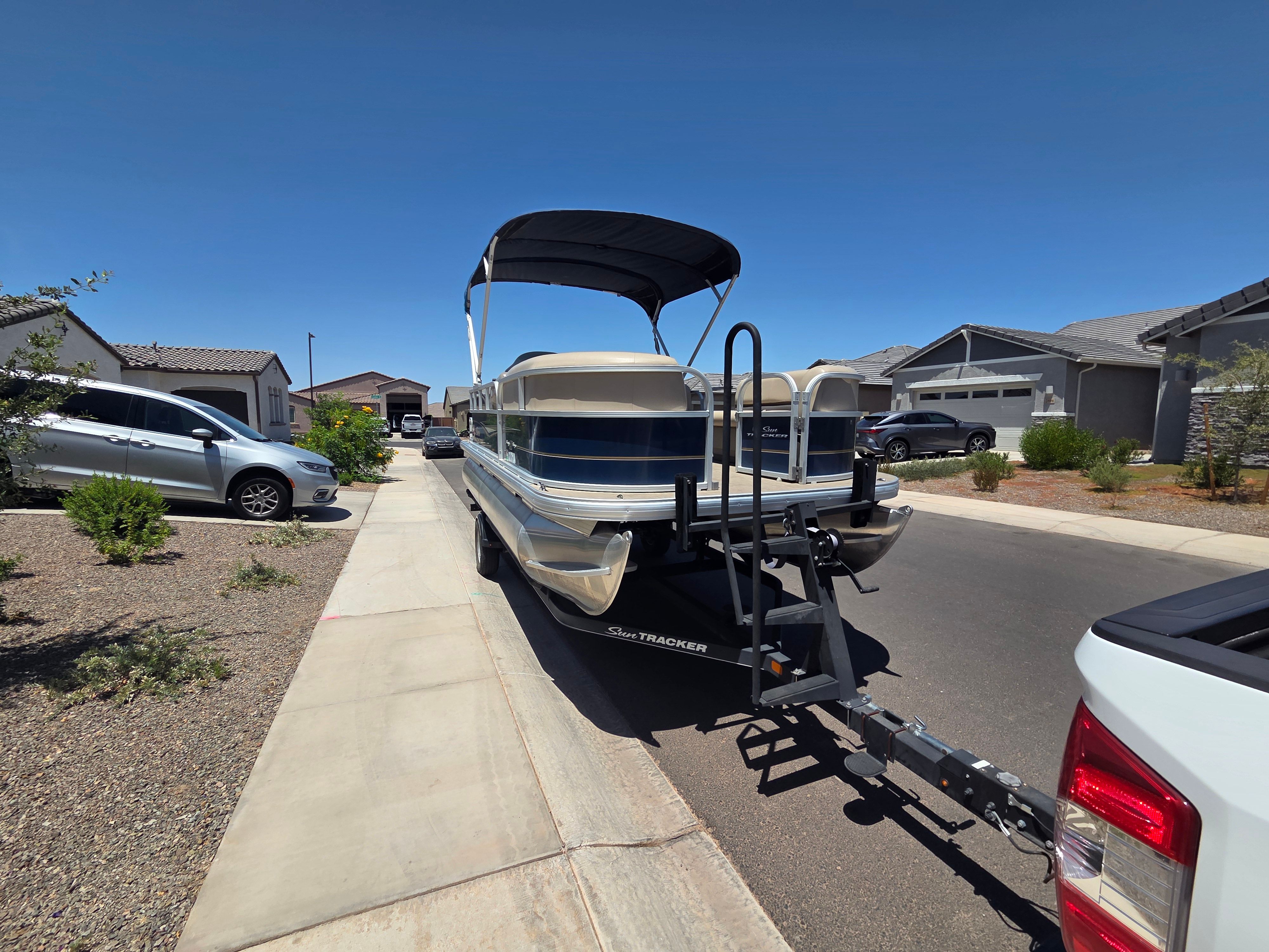 2020 Sun Tracker 18 Party Barge - 2