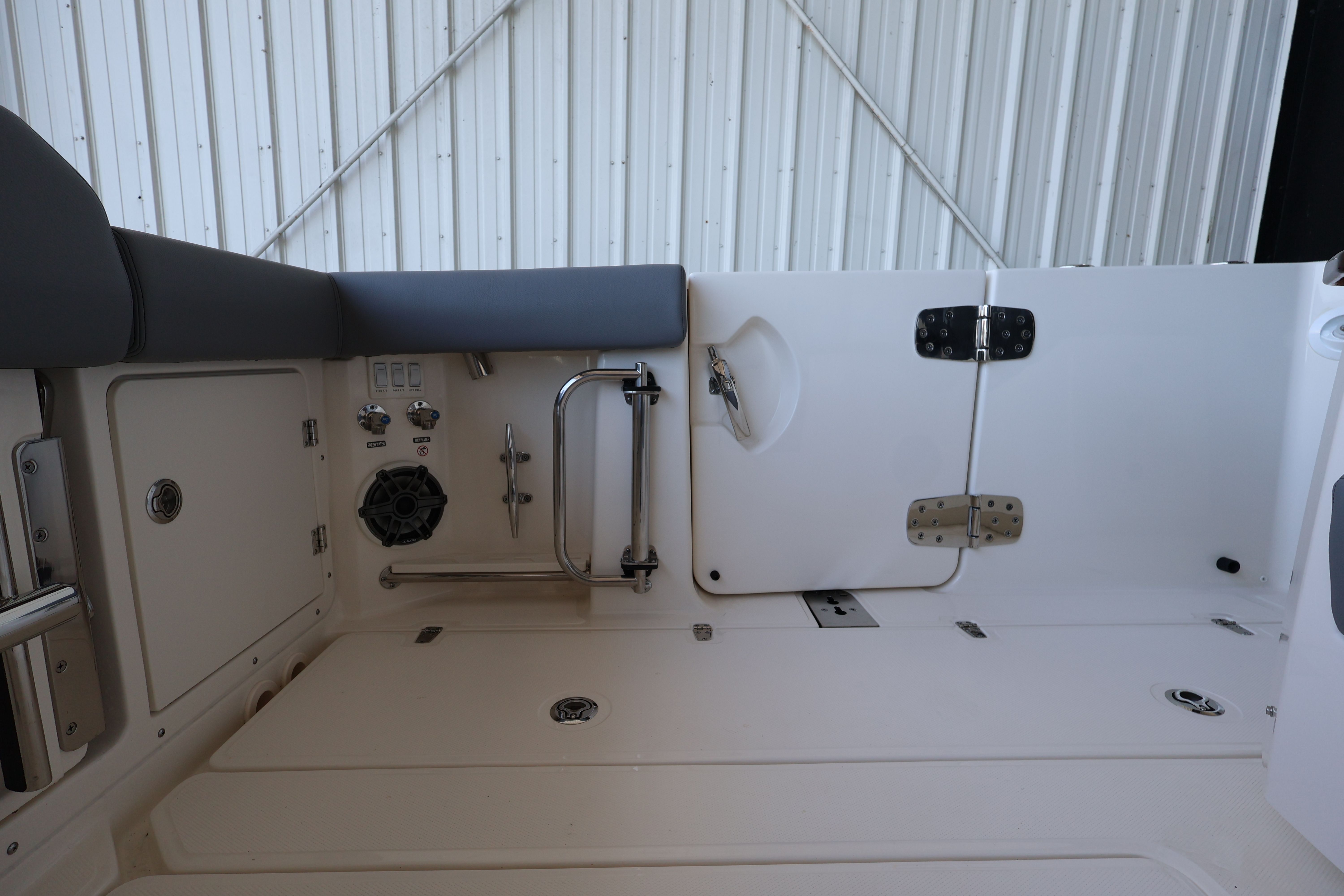 2026 Boston Whaler 360 Outrage - 19