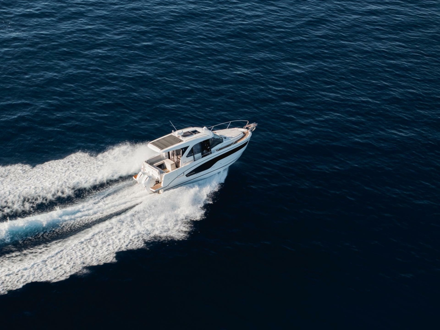 2027 Beneteau Antares 9 - Image 26