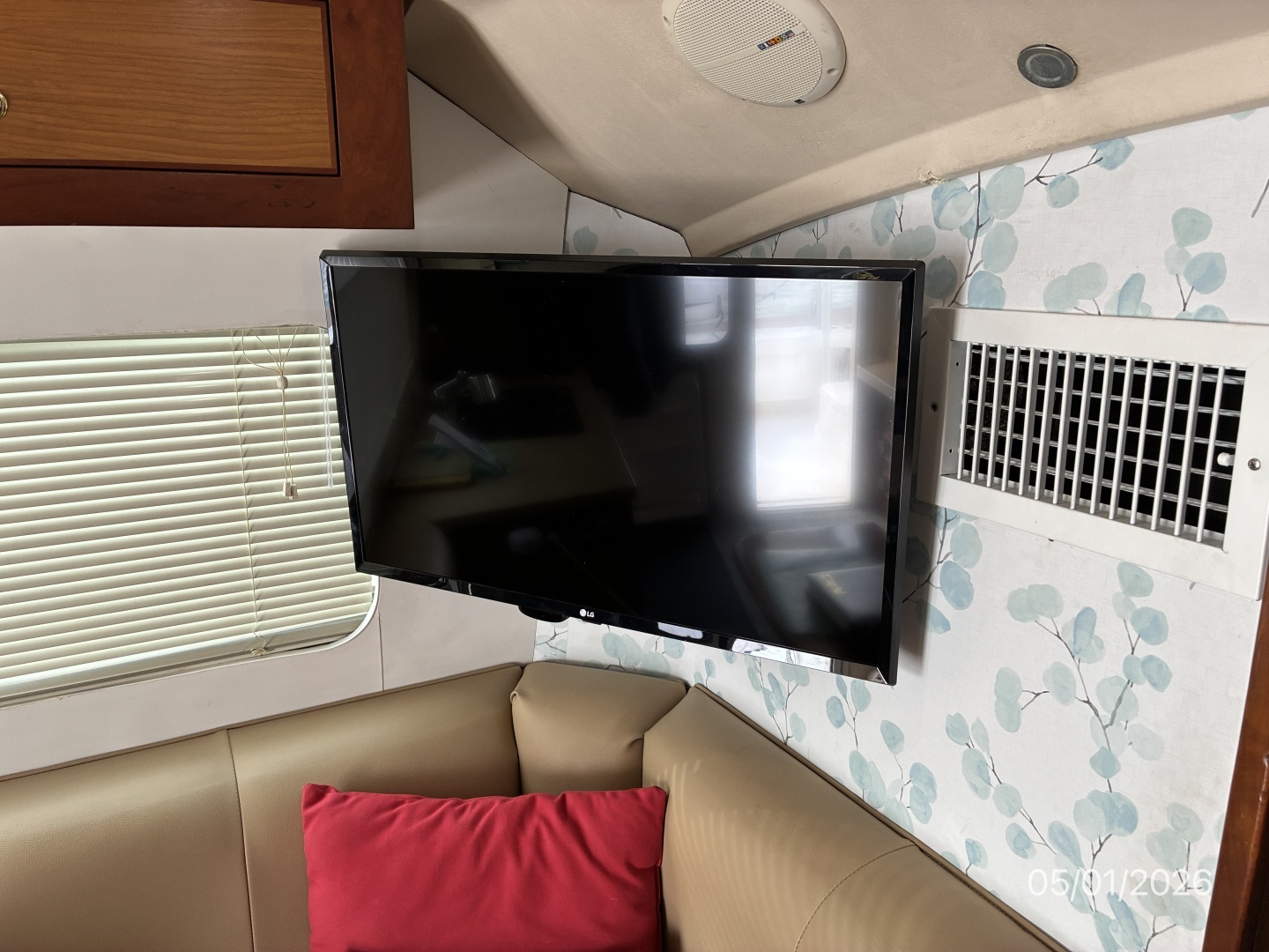 2005 Luhrs Convertible - Image 24