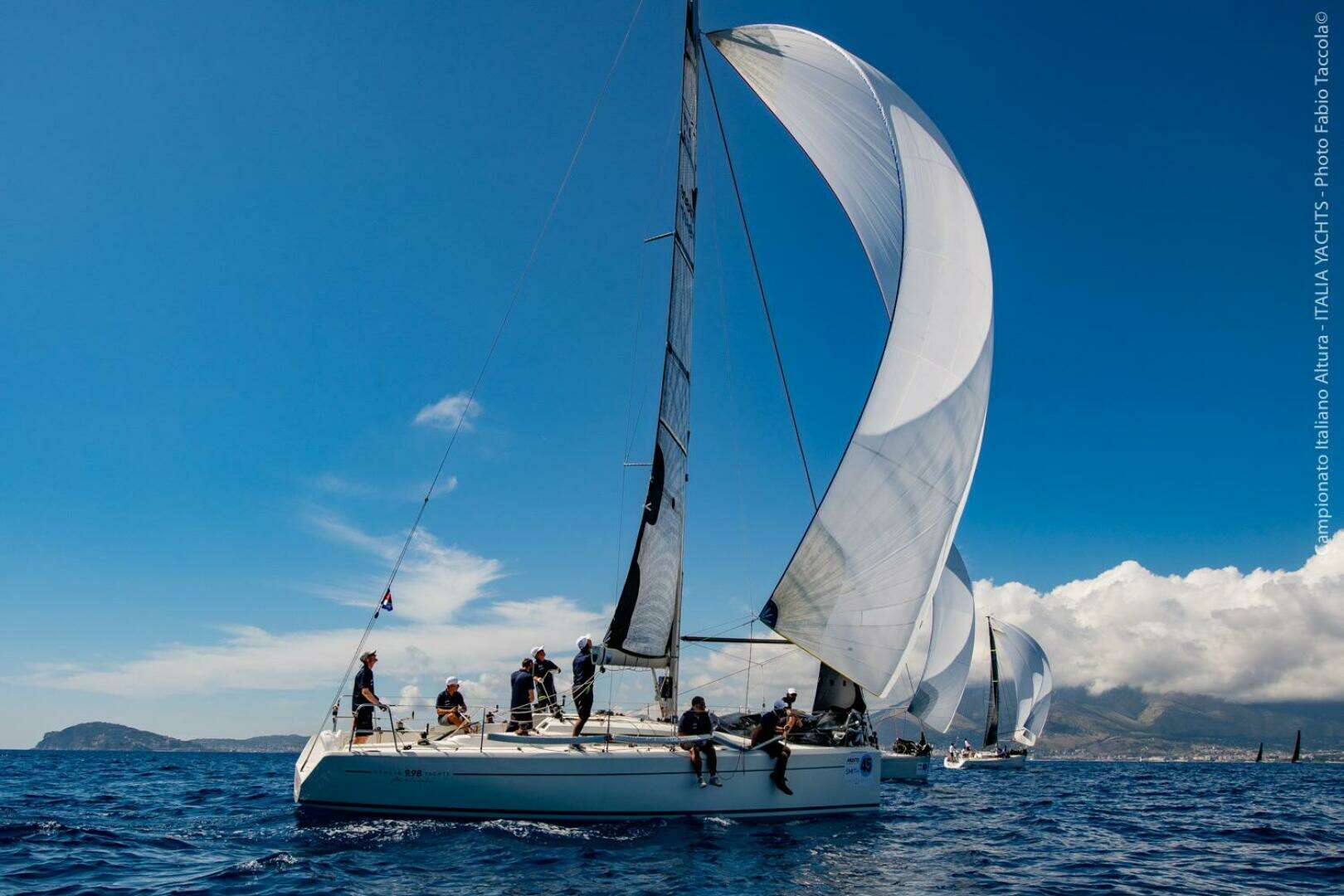 2026 Italia Yachts 9.98 - Image 30