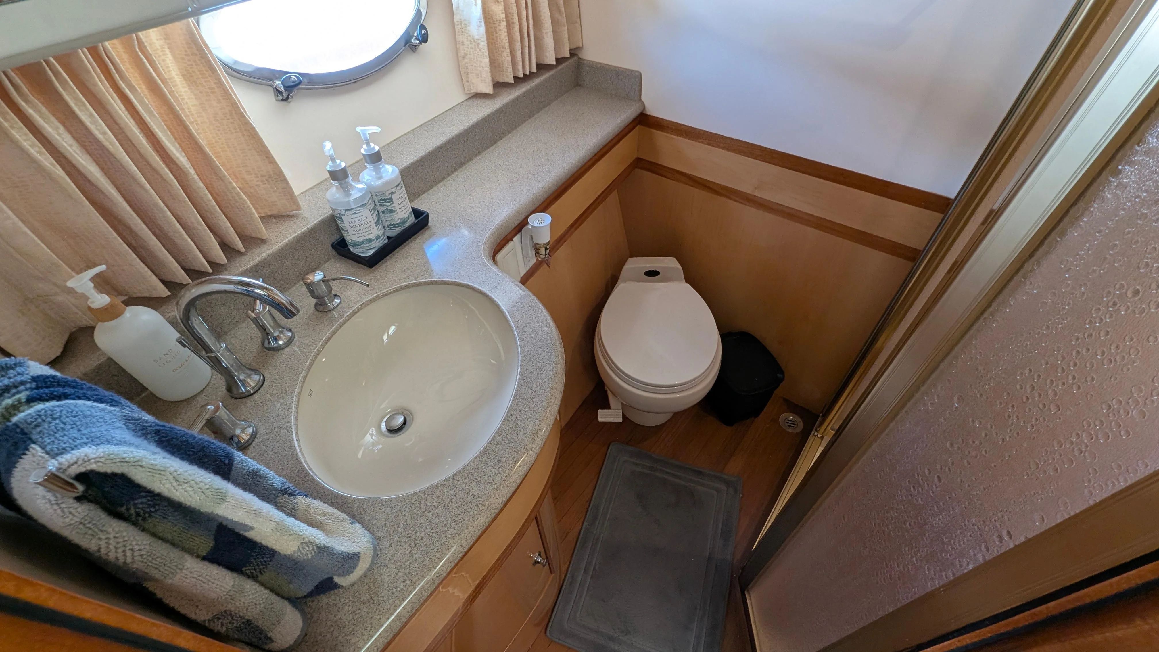 2004 Johnson Motor Yacht - 54