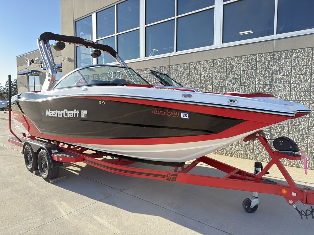 2019 MasterCraft XT22 - 7