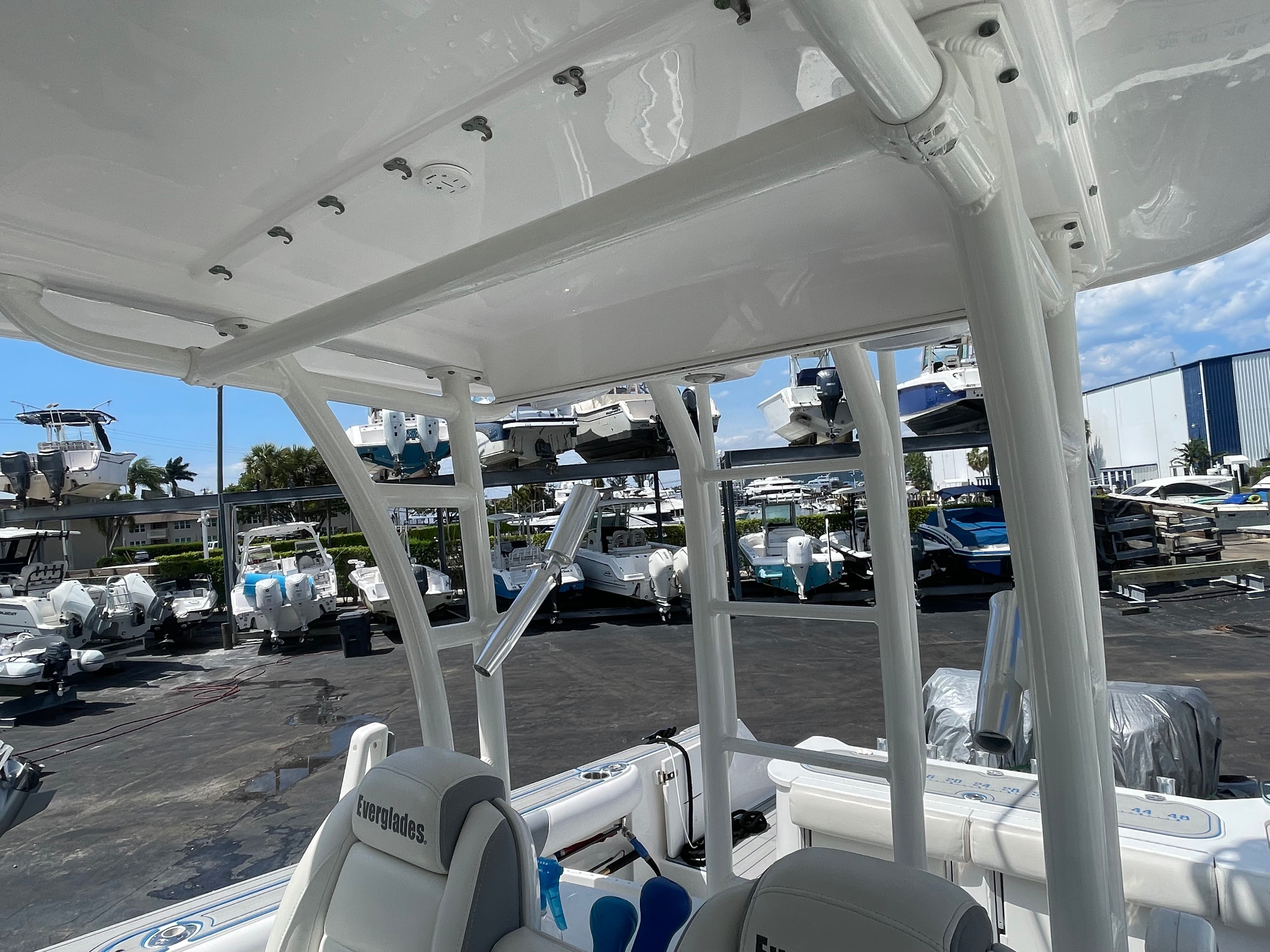 2017 Everglades 325 Center Console - 19