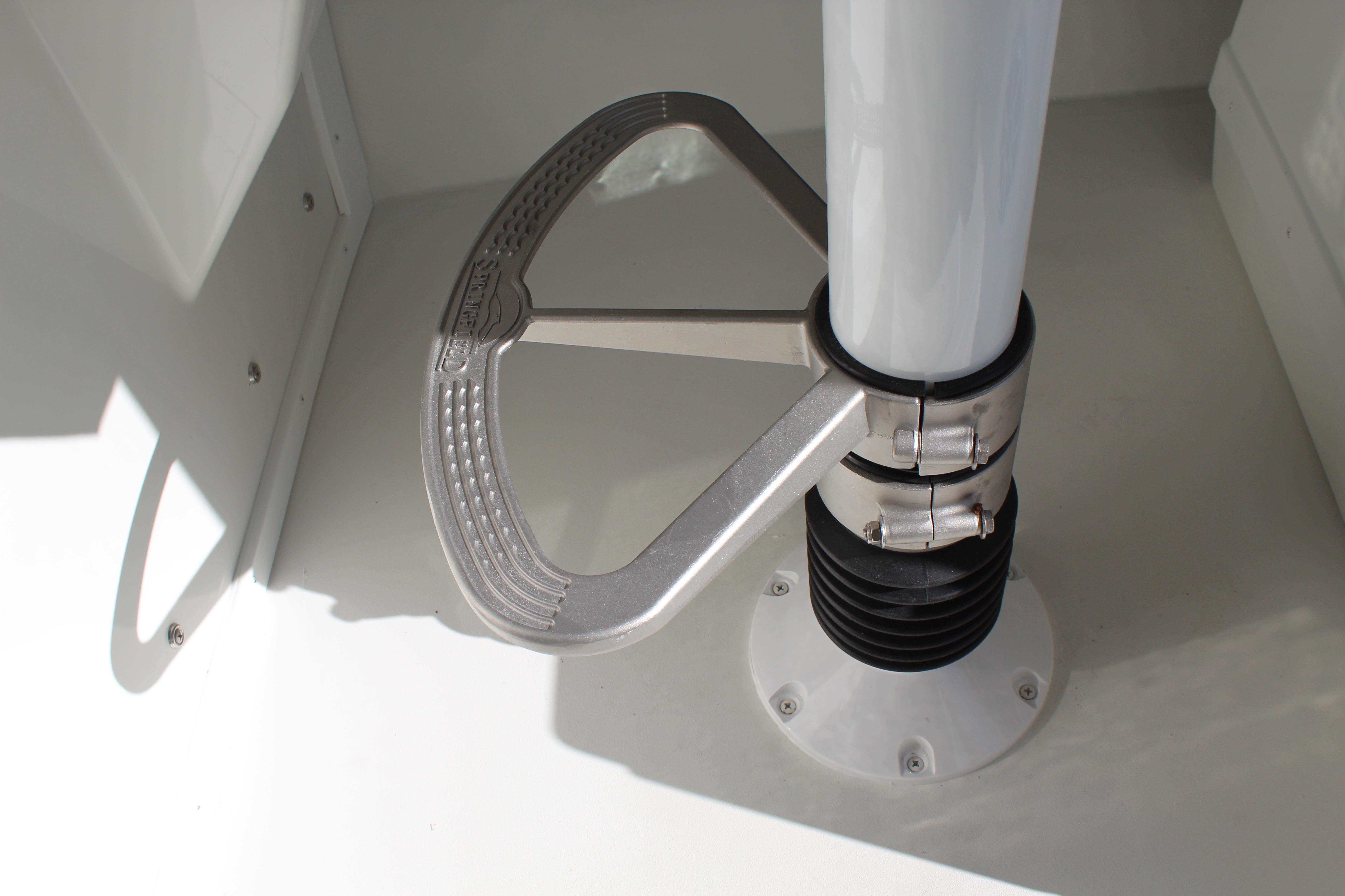 Parker 2520 boat detail, 2025 model, featuring a sturdy metal footrest.