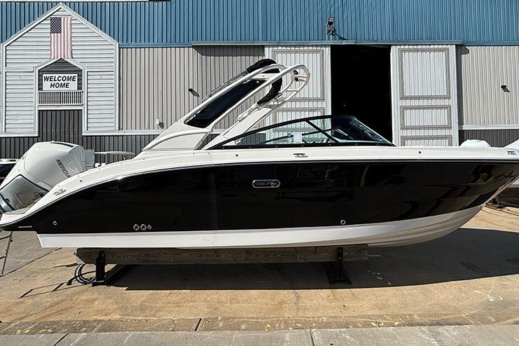 2026 Sea Ray SDX 250 Outboard