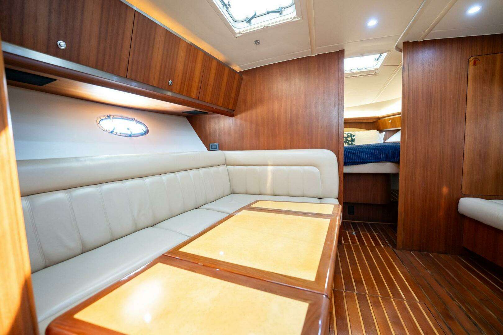 2004 Tiara Yachts 4200 Open - Image 9