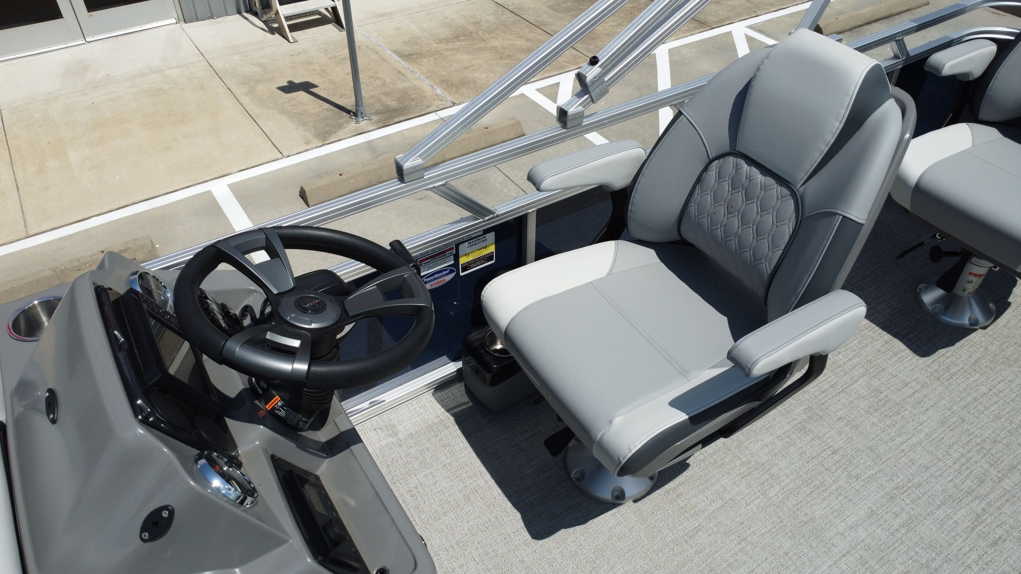2026 Avalon Venture Rear Fish - 21' - 29