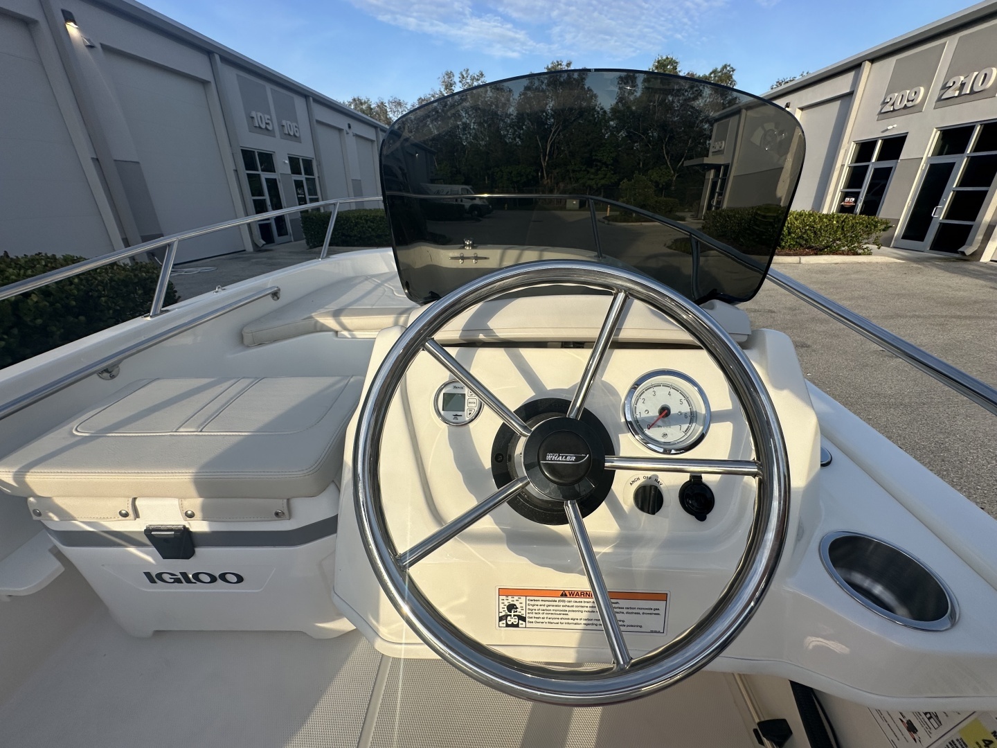 2025 Boston Whaler 130 Super Sport - Image 9