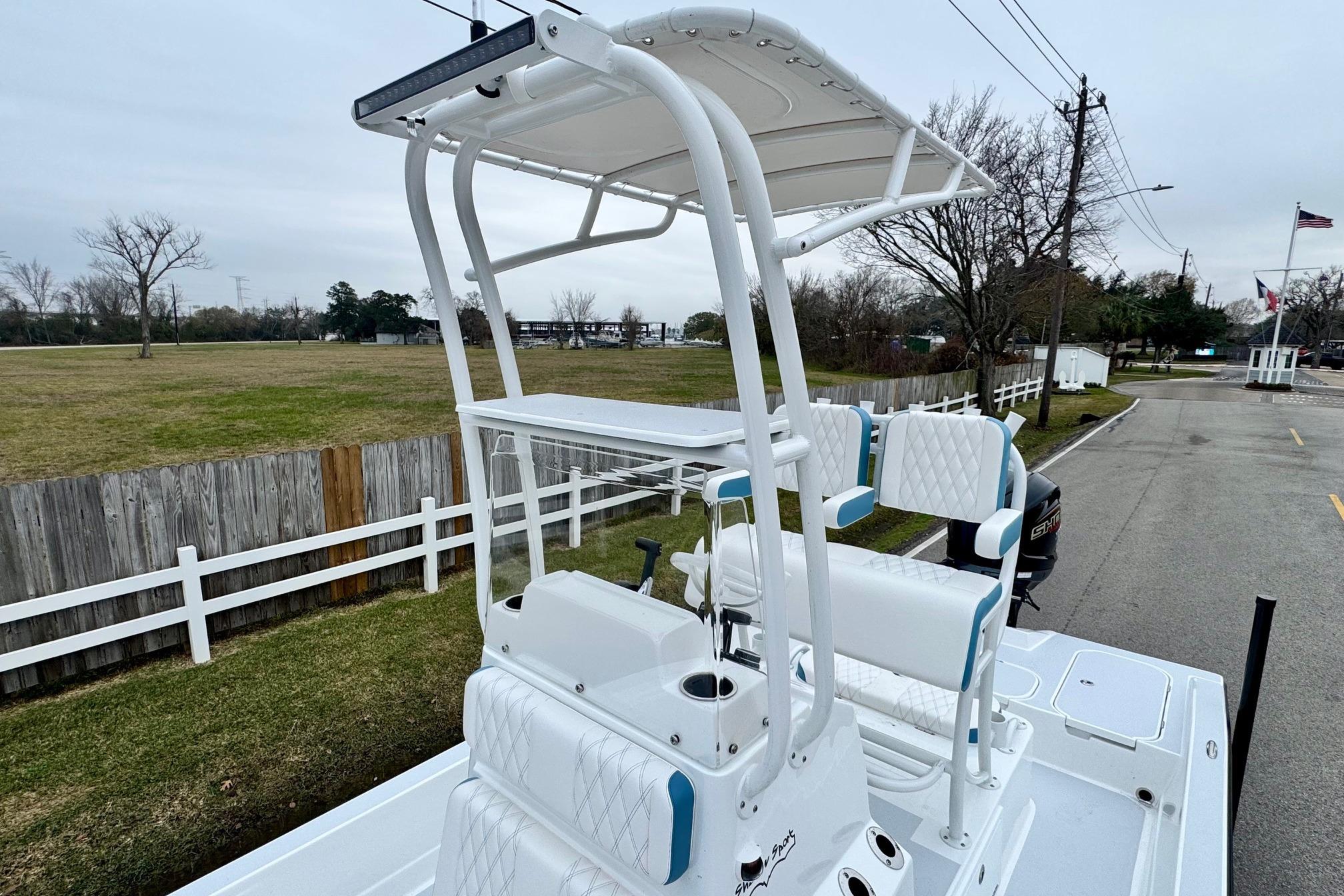 2026 Shallow Sport 24 Modified V boat with elevated seating and sleek design.
