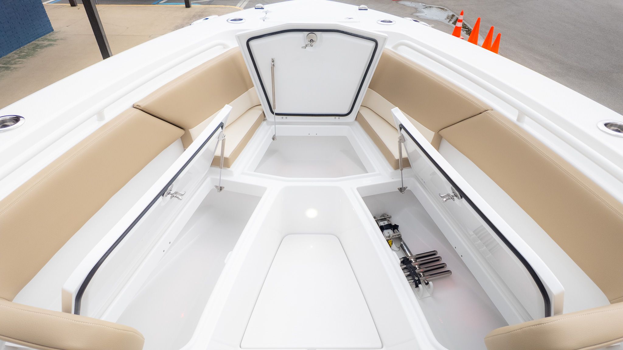 2026 Everglades 335 Center Console - 20