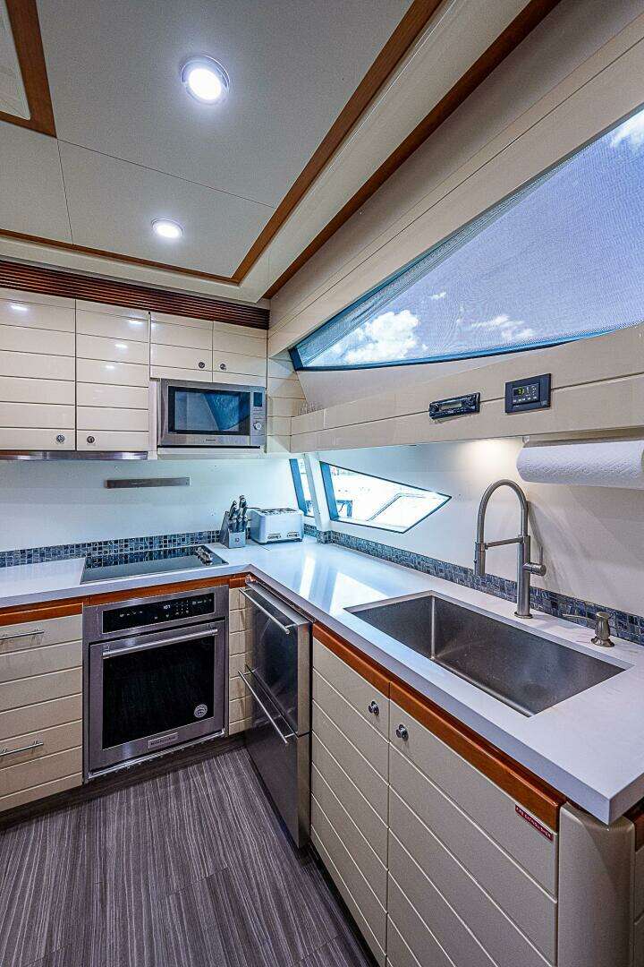 2006 Ferretti Yachts 830 - Image 70