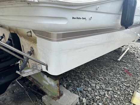 2000 Larson Cabrio 270 Mid Cabin - 12
