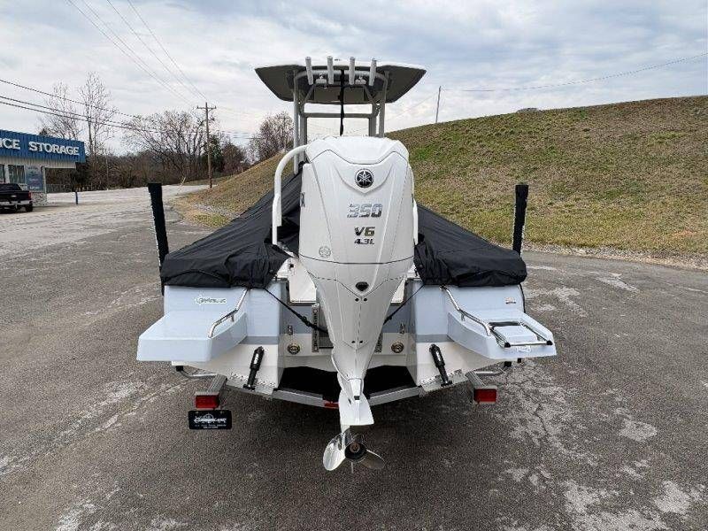 2026 Robalo 246 Cayman - 143