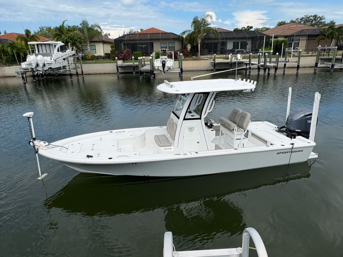 2022 Sportsman Masters 247 Bay Boat