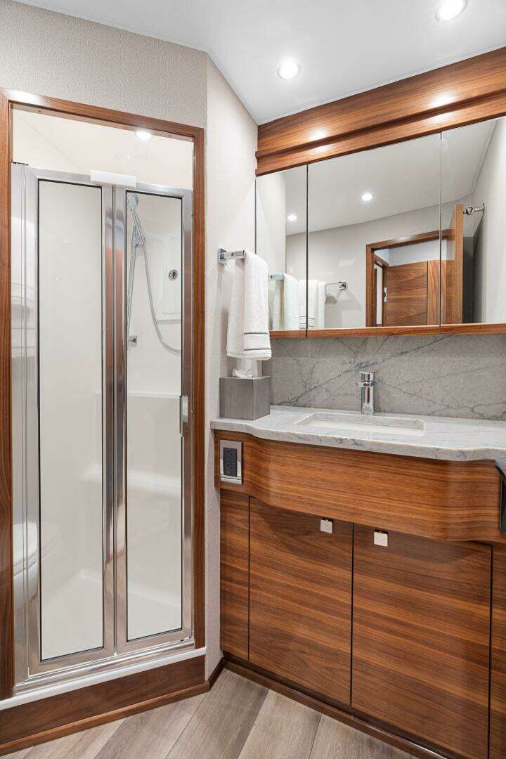 2026 Viking 74 Convertible - Image 15