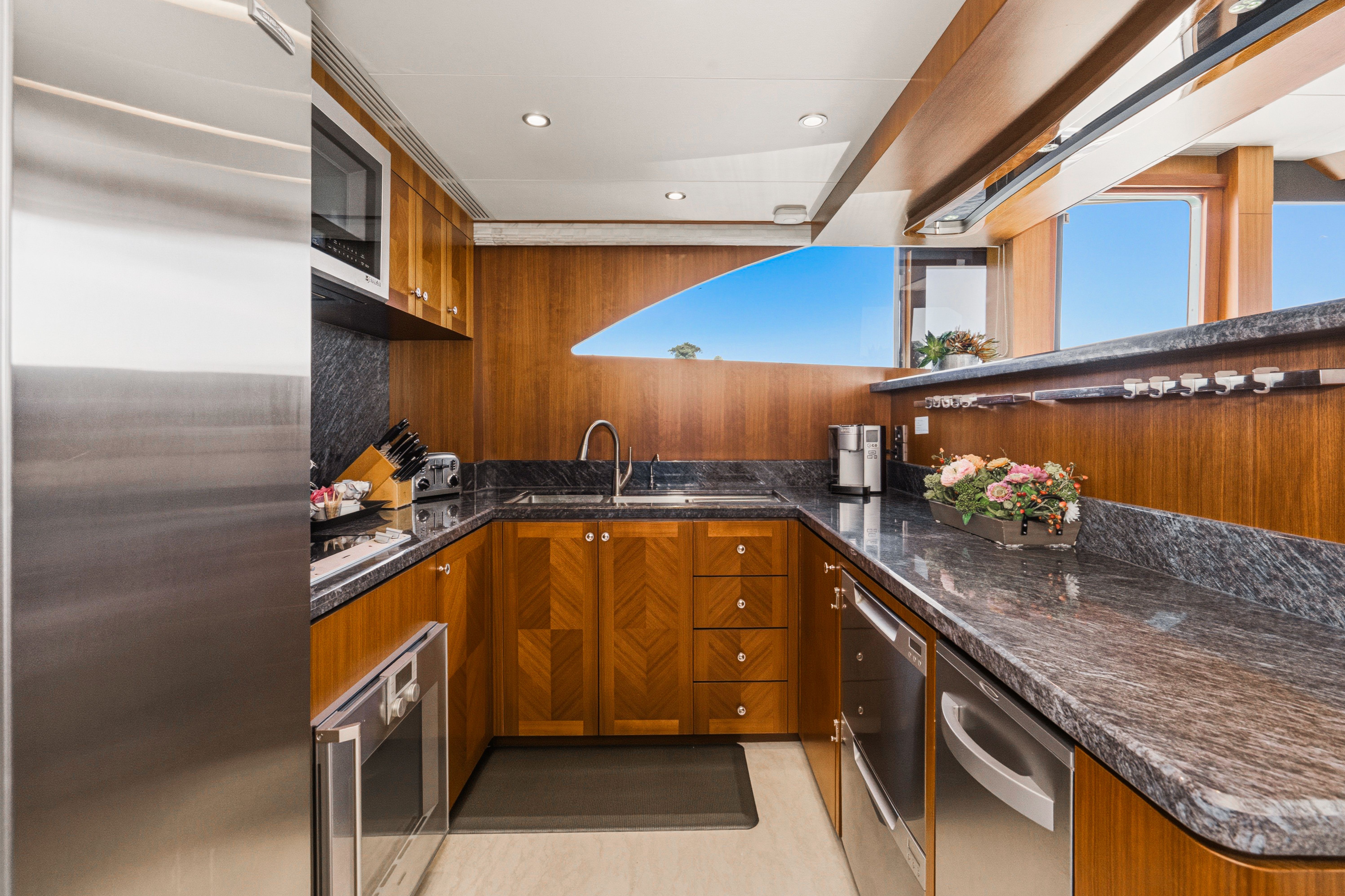 2015 Ocean Alexander 90 Skylounge Motoryacht - 48