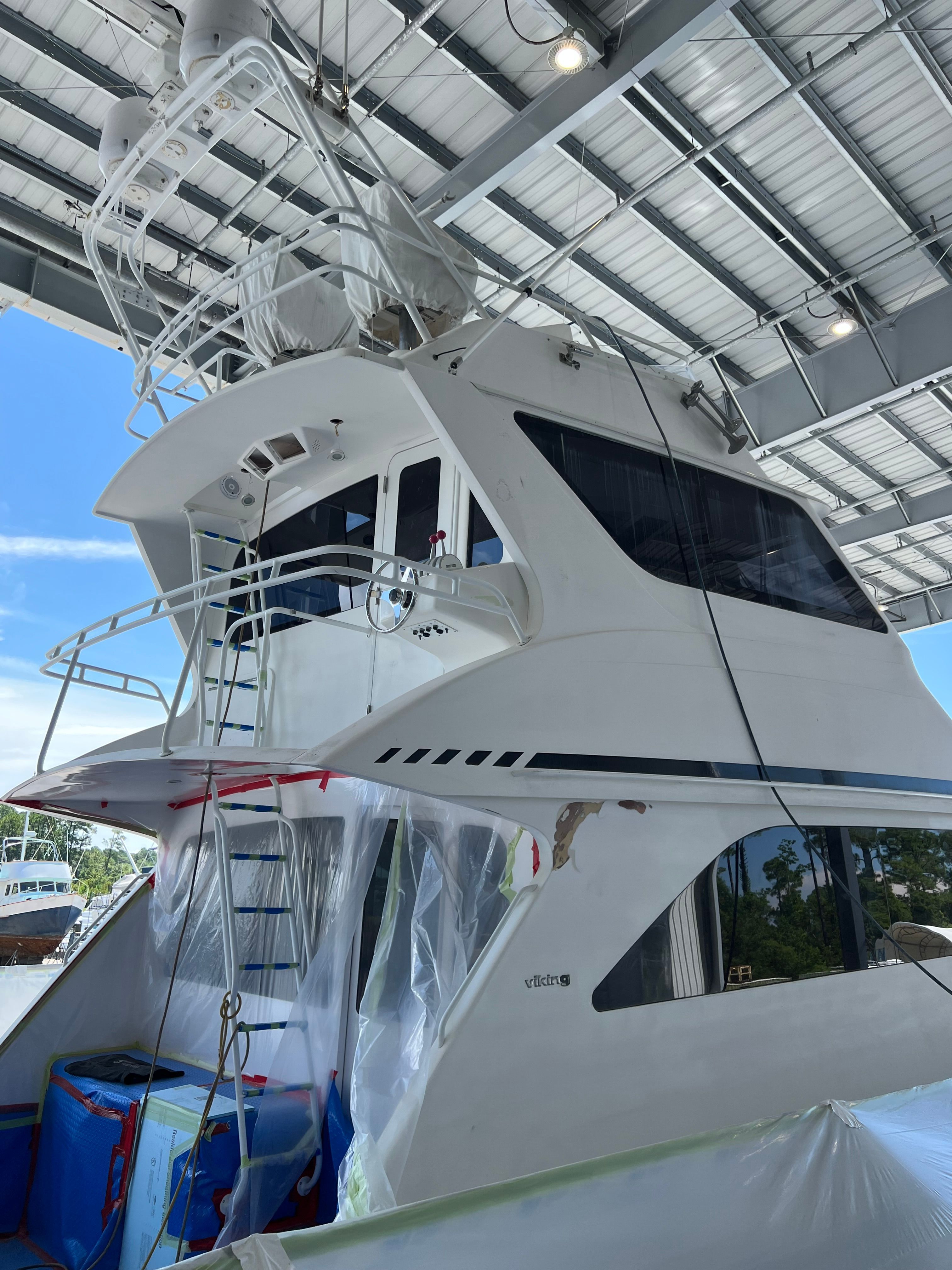 2002 Viking 61 Enclosed Bridge - 7
