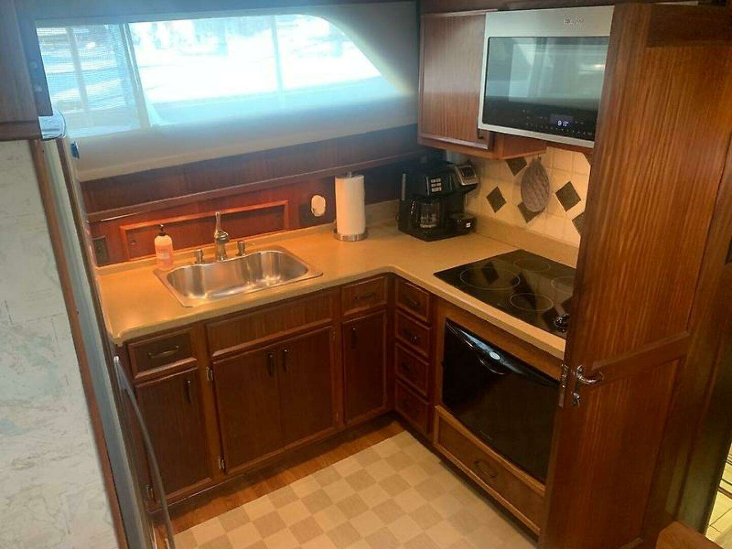 1984 Hatteras 53 - Image 31