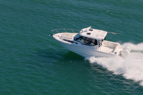 2023 Boston Whaler Conquest
