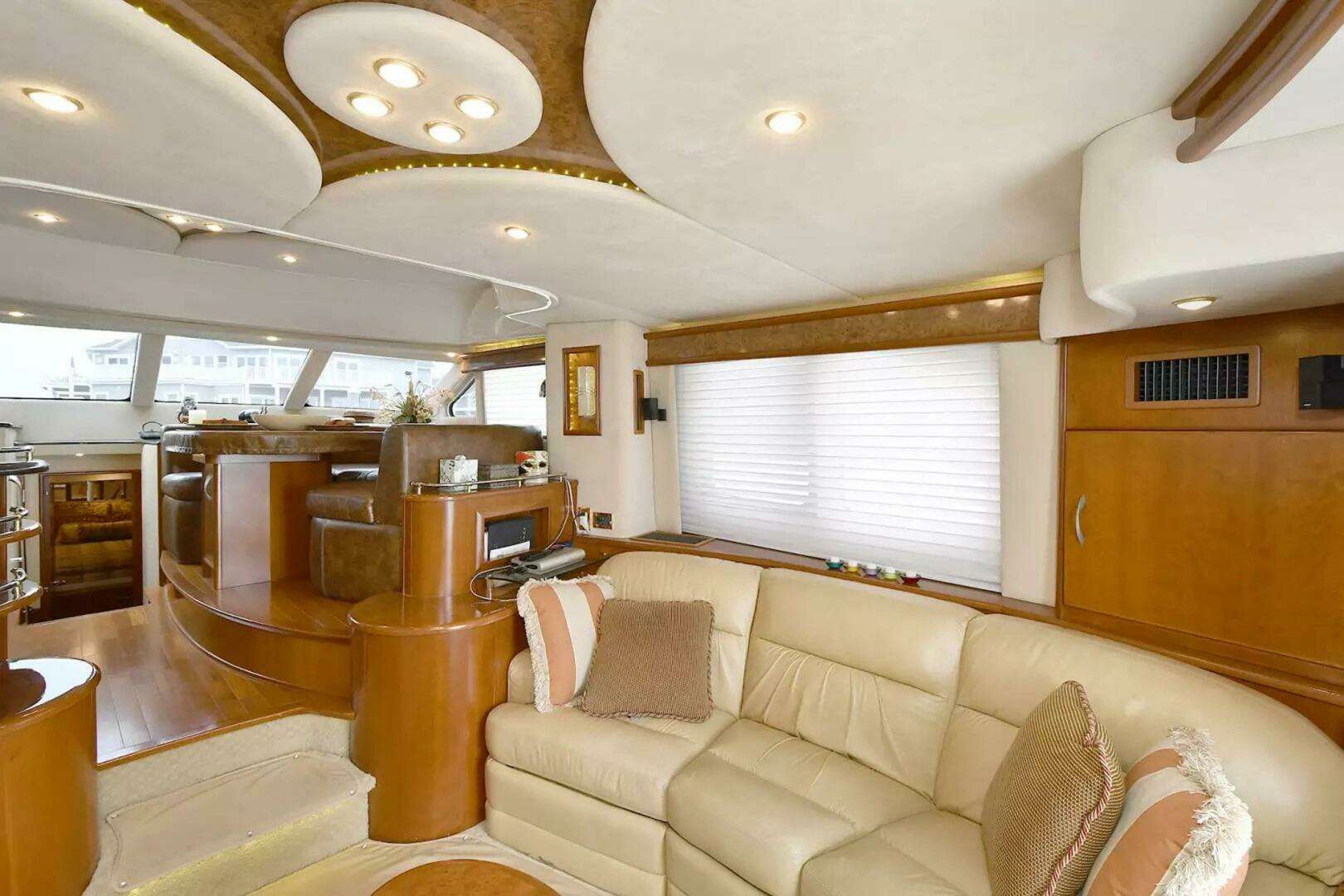 2009 Silverton 52 Ovation - Image 6