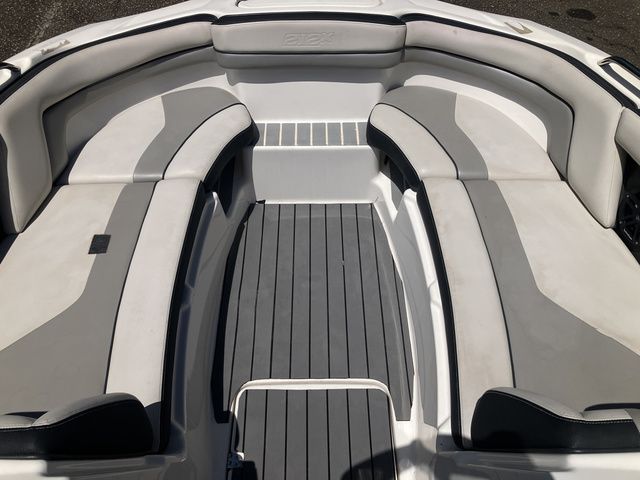 2016 Yamaha Boats 212X - 15