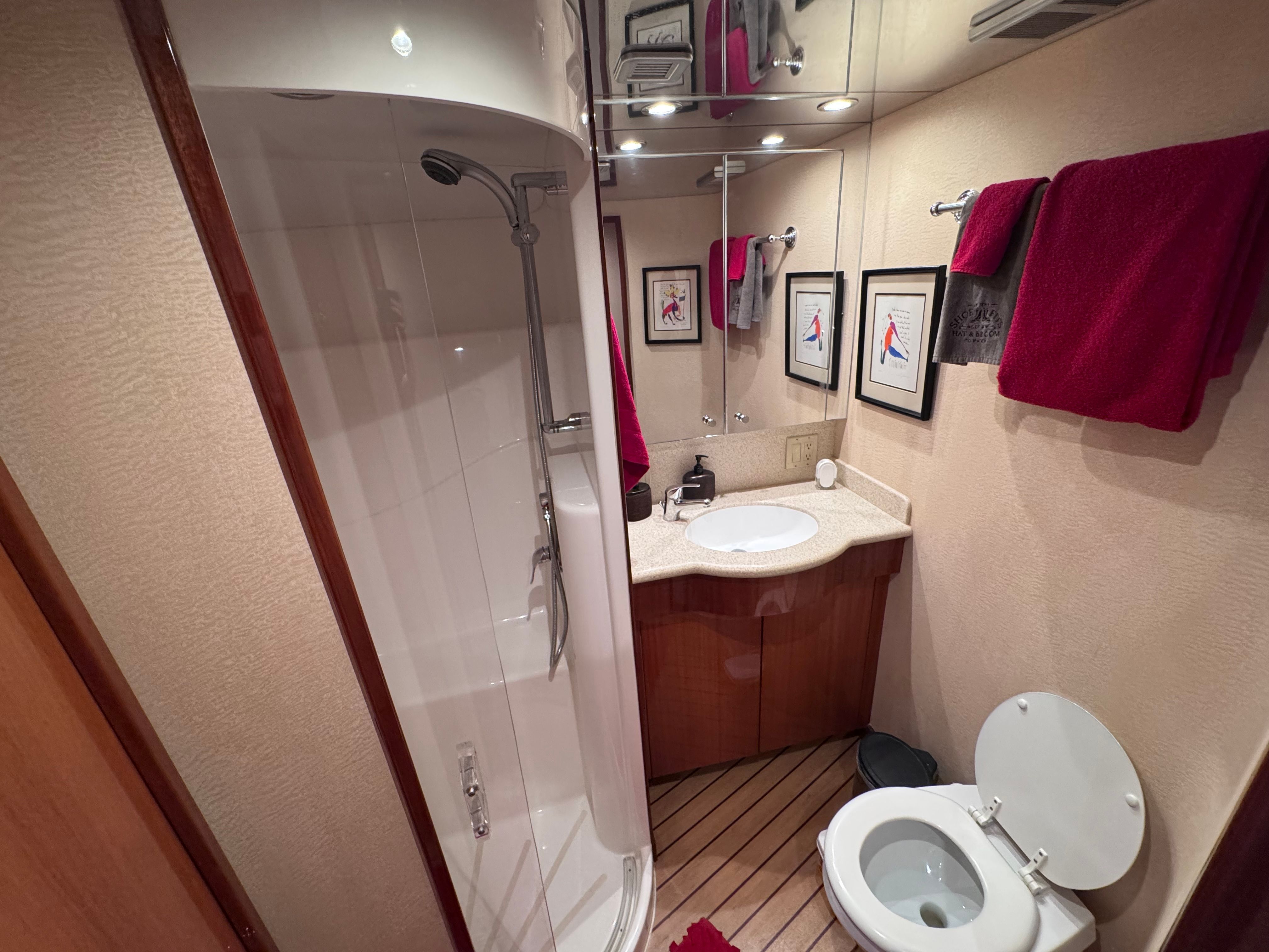 2006 Hatteras 64 Motor Yacht - 57