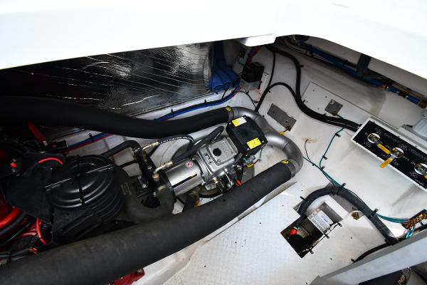 2010 Cruisers Yachts 390 Sports Coupe - 65