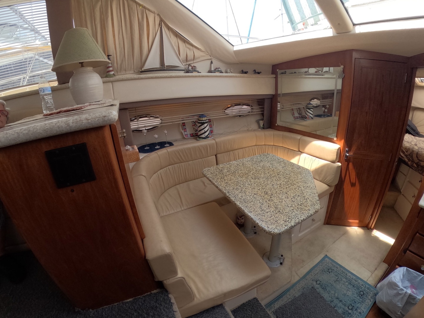 2000 Carver 406 Motor Yacht - Image 6