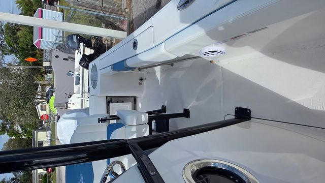 2026 Robalo R230 Center Console - 11