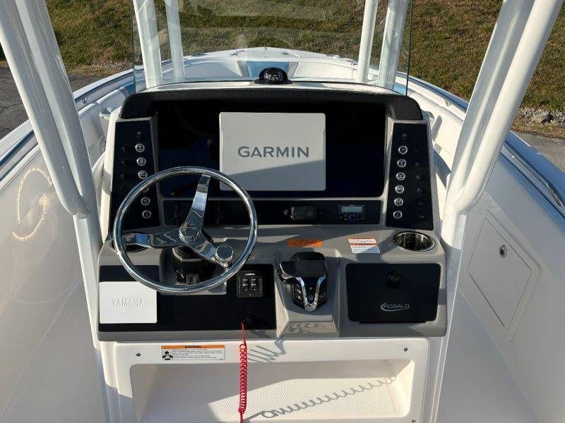 2026 Robalo R230 Center Console - 5