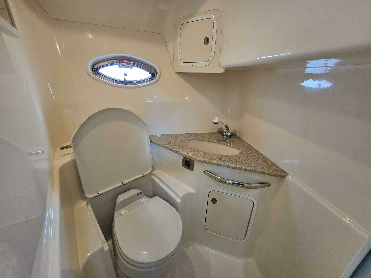 2004 Sea Ray 455 - Image 21