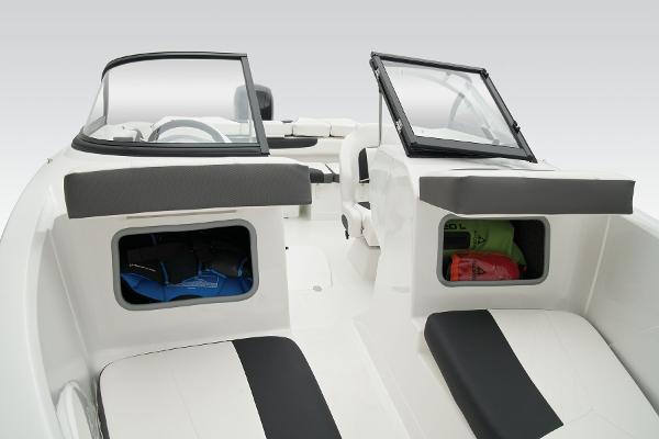 2025 Tahoe 200 S - 35