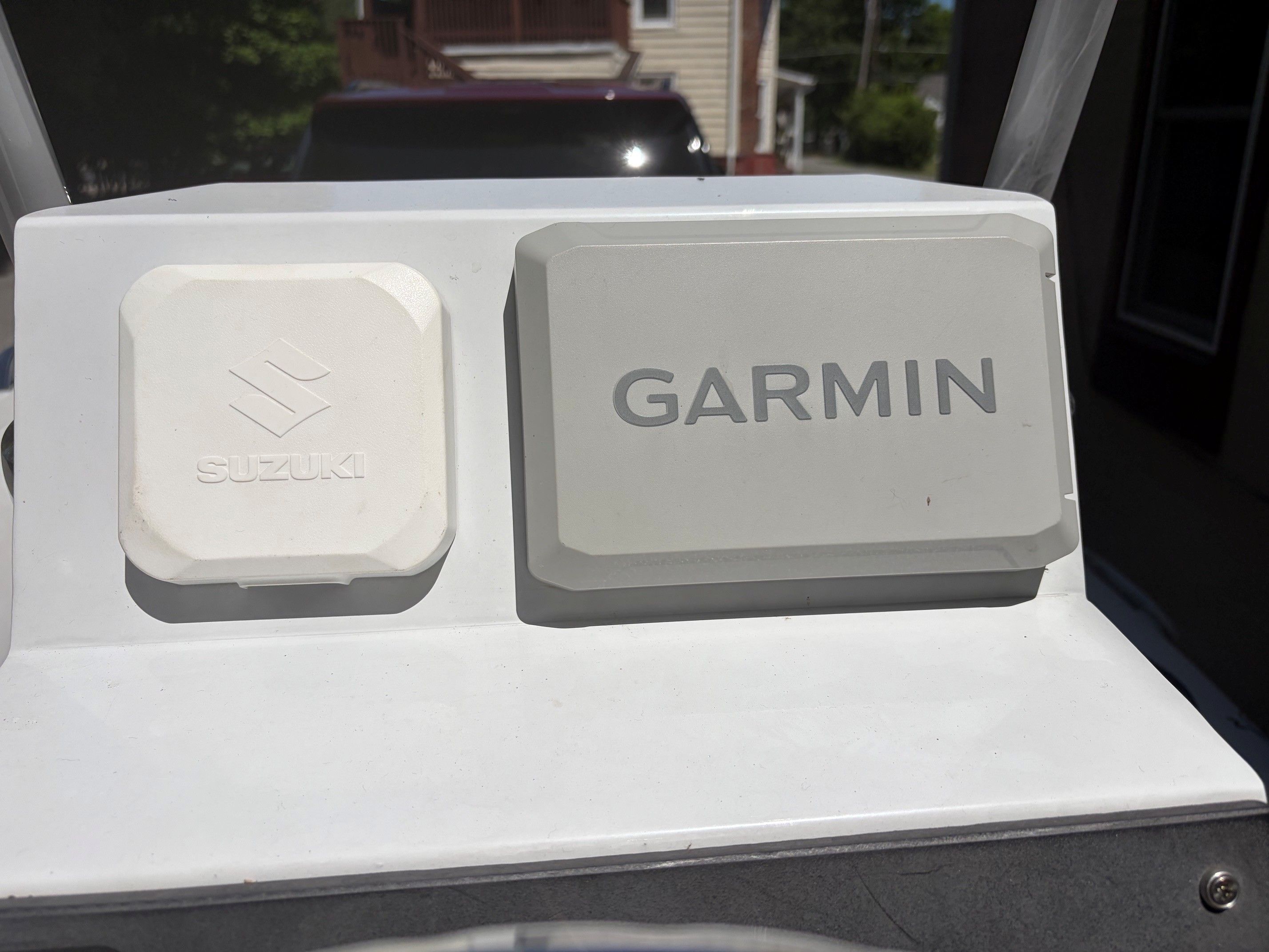 Suzuki and Garmin devices on a RIB-IT U390 boat, year 2023.