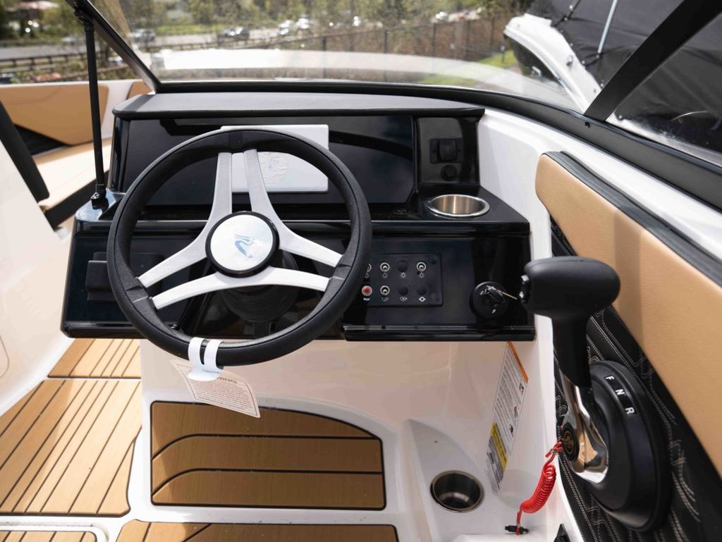 2026 Sea Ray SPX 210 Outboard - 9