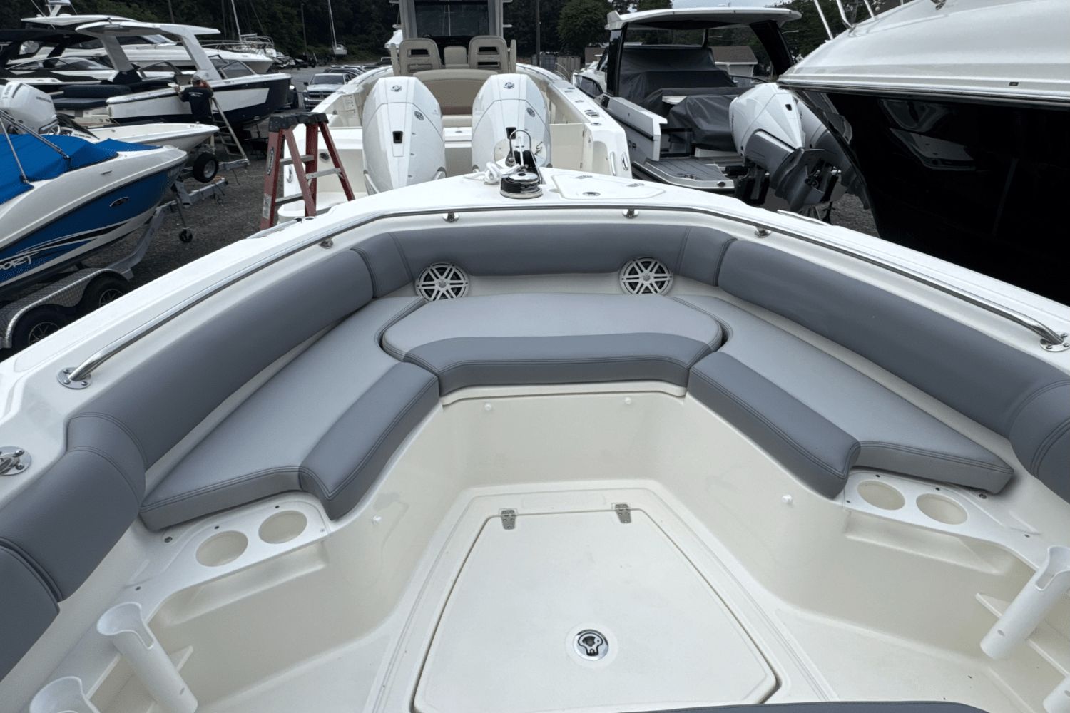 2026 Boston Whaler 230 Outrage - 43