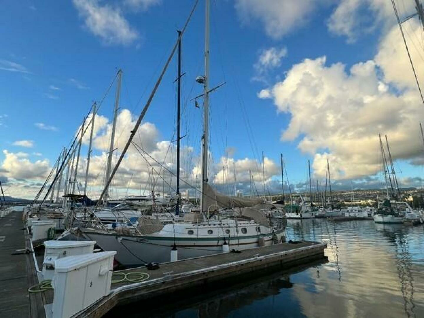 1986 Pacific Seacraft 37 - Image 2