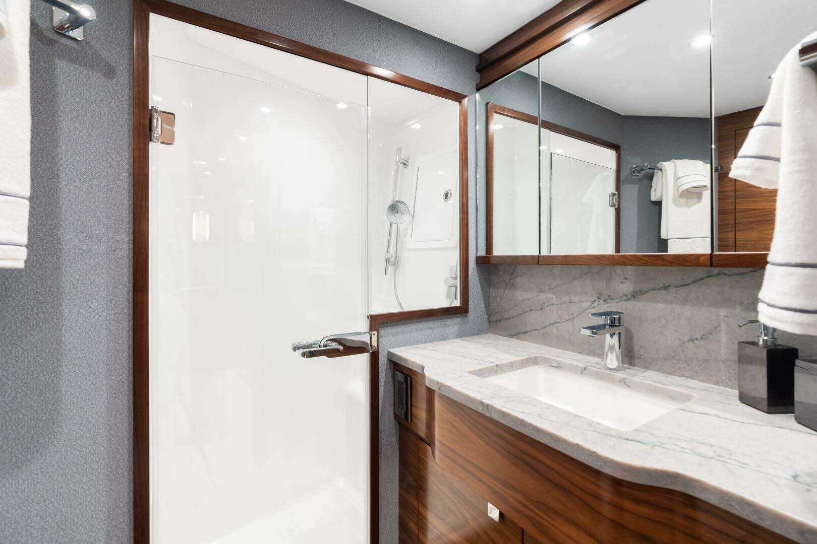 2026 Viking 74 Convertible - Image 22
