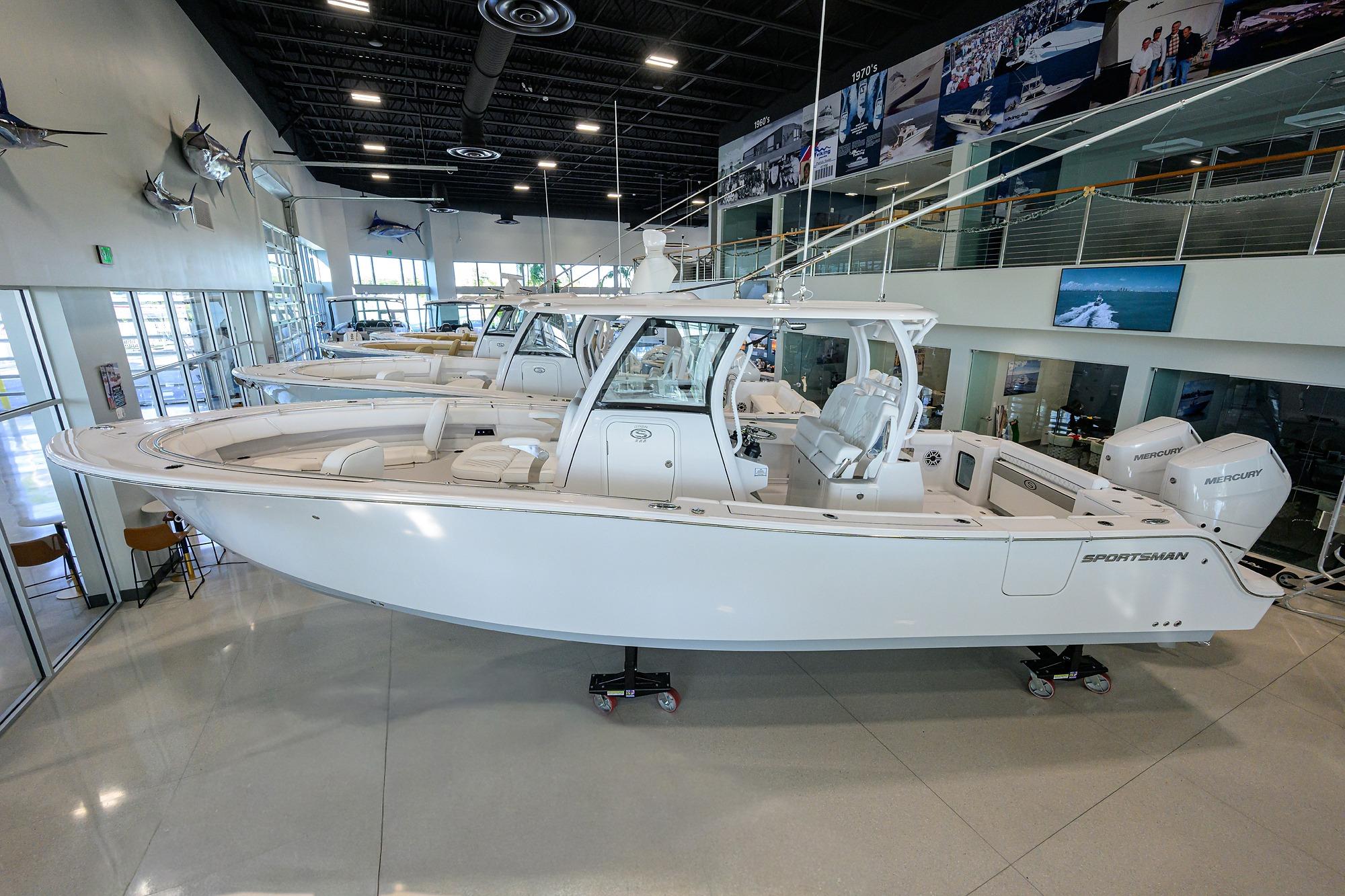 2026 Sportsman Open 322 Center Console